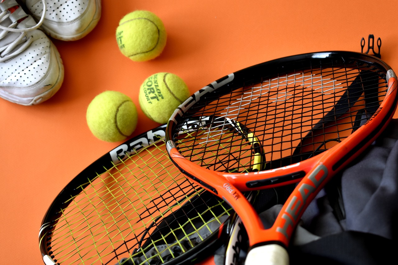 découvrez notre sélection d'équipements de tennis de haute qualité, incluant des raquettes, des balles et des accessoires pour tous les niveaux de joueurs. améliorez votre jeu avec le meilleur matériel adapté à vos besoins.