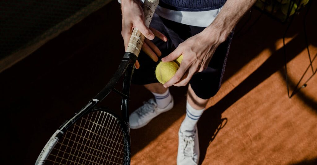 découvrez l'importance d'un bon grip de tennis pour améliorer votre jeu. explorez les différents types de grips, conseils d'utilisation et astuces pour choisir celui qui convient le mieux à votre style. améliorez votre prise et gagnez en confort sur le court !