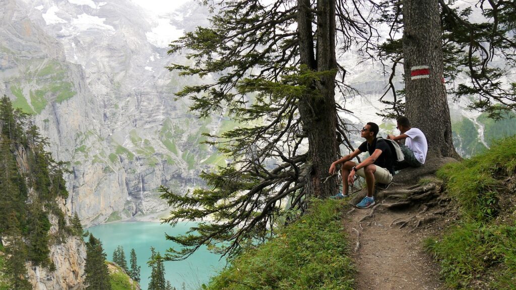 découvrez l'univers k swiss : des chaussures de sport emblématiques alliant style, confort et performance. trouvez votre paire idéale pour un look tendance et décontracté au quotidien.