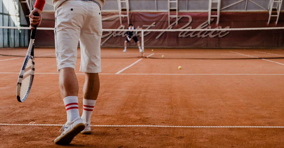 découvrez comment choisir la raquette de tennis idéale pour améliorer votre jeu, avec nos conseils experts adaptés à tous les niveaux.