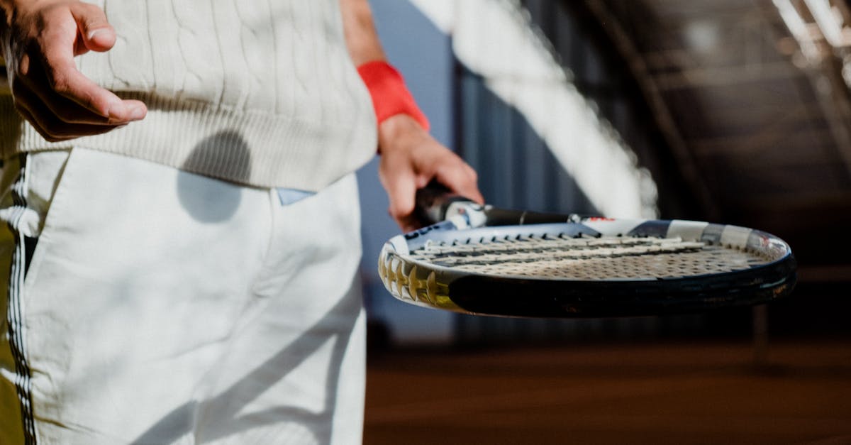 découvrez notre sélection de raquettes de tennis adaptées à tous les niveaux, offrant performance, confort et précision pour améliorer votre jeu sur le court.