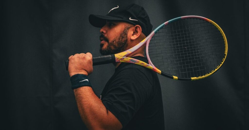 découvrez la meilleure raquette de tennis conçue pour les joueurs agressifs, offrant puissance et contrôle optimal pour dominer le jeu.