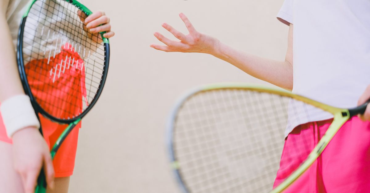 découvrez comment choisir la taille idéale de votre raquette pour améliorer votre performance et votre confort sur le court.