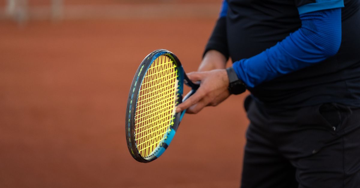 réparation de manche de raquette de tennis : redonnez confort et performance à votre équipement avec notre service expert.