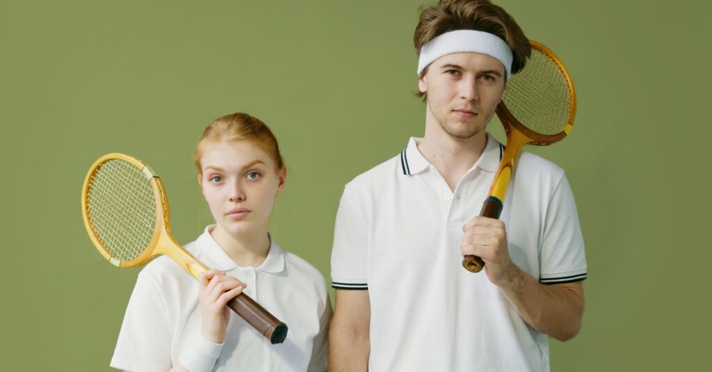découvrez comment choisir la bonne taille de raquette de tennis pour améliorer votre jeu et votre confort sur le court.