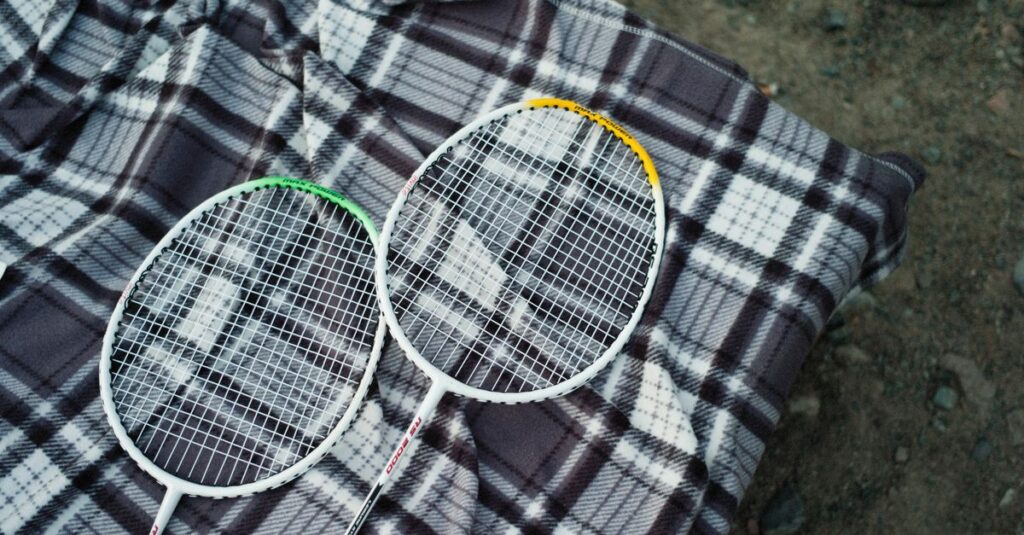découvrez le prix de la raquette lacoste lt12 pour 2025, alliant performance et design innovant pour les amateurs de tennis.